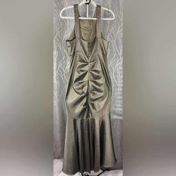 R&M RICHARDS SILVER HALTER GOWN SIZE 16 – BEADED NECKLINE - Picture 9 of 12